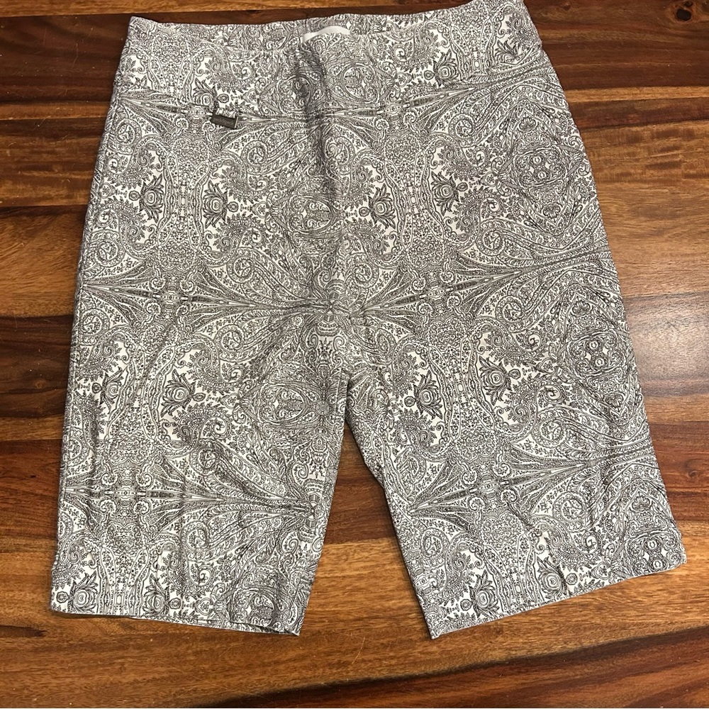 Peck & Peck Black and White Paisley Women's Flat Front Shorts